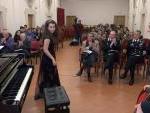 Applausi finali del concerto con la pianista Michelle Candotti